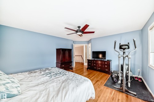 946 Wallbridge Place, Edmonton, AB - Indoor Photo Showing Bedroom