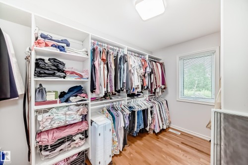 946 Wallbridge Place, Edmonton, AB - Indoor With Storage