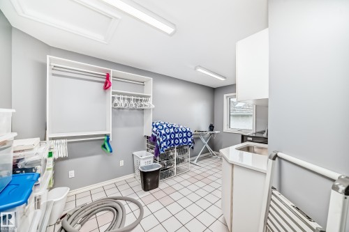 946 Wallbridge Place, Edmonton, AB - Indoor