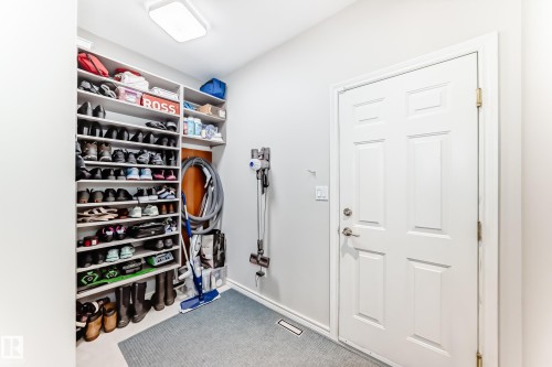 946 Wallbridge Place, Edmonton, AB - Indoor Photo Showing Other Room