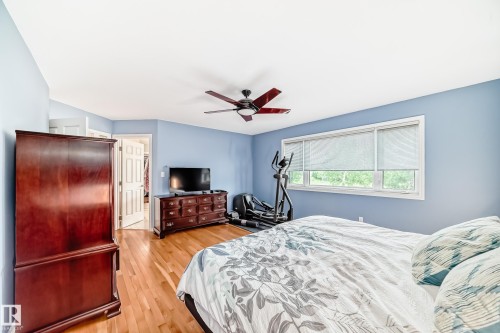 946 Wallbridge Place, Edmonton, AB - Indoor Photo Showing Bedroom