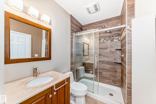 946 Wallbridge Place, Edmonton, AB - Indoor Photo Showing Bathroom