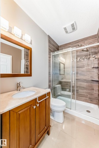 946 Wallbridge Place, Edmonton, AB - Indoor Photo Showing Bathroom