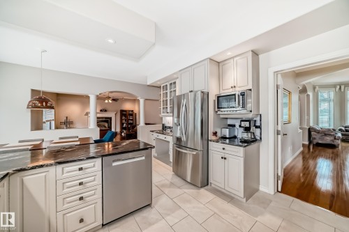 946 Wallbridge Place, Edmonton, AB - Indoor Photo Showing Kitchen