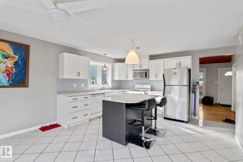 4828 17 Ave, Edmonton, AB - Indoor Photo Showing Kitchen