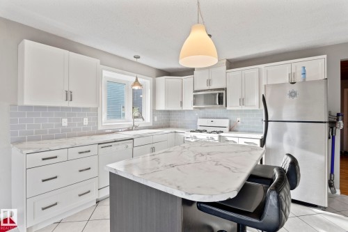 4828 17 Ave, Edmonton, AB - Indoor Photo Showing Kitchen