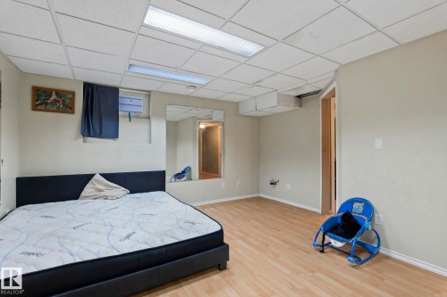 4828 17 Ave, Edmonton, AB - Indoor Photo Showing Bedroom