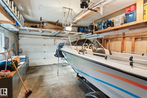 4828 17 Ave, Edmonton, AB - Indoor Photo Showing Garage