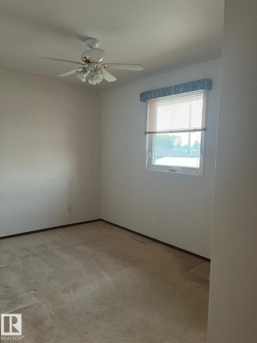 7112 99 Avenue, Edmonton, AB - Indoor Photo Showing Other Room