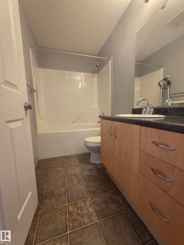 11 6304 Sandin Way, Edmonton, AB - Indoor Photo Showing Bathroom