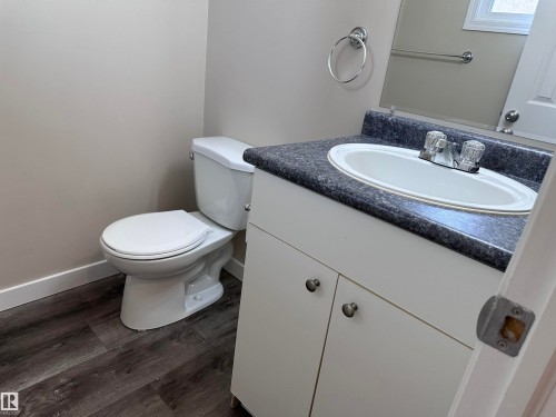 3313 138 Avenue, Edmonton, AB - Indoor Photo Showing Bathroom