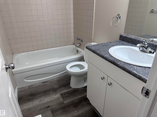 3313 138 Avenue, Edmonton, AB - Indoor Photo Showing Bathroom