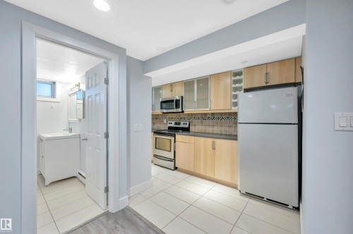 45 Woodstock Drive, Sherwood Park, AB - Indoor Photo Showing Kitchen