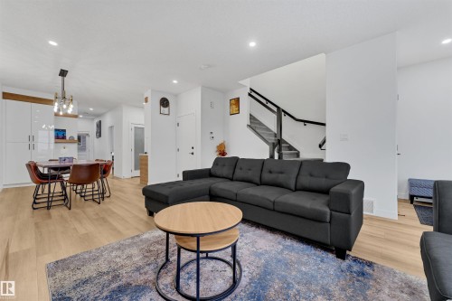217 Charlesworth Drive, Edmonton, AB - Indoor Photo Showing Living Room