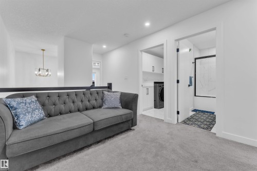 217 Charlesworth Drive, Edmonton, AB - Indoor Photo Showing Living Room