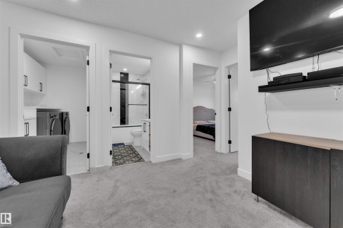 217 Charlesworth Drive, Edmonton, AB - Indoor