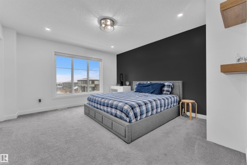217 Charlesworth Drive, Edmonton, AB - Indoor Photo Showing Bedroom