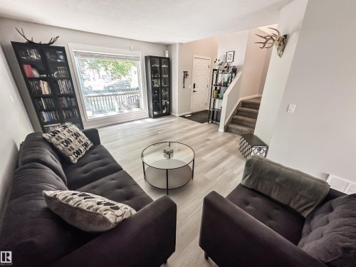 26 10909 106 Street, Edmonton, AB - Indoor Photo Showing Living Room