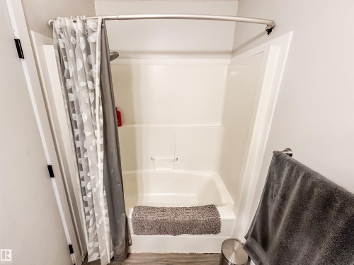 26 10909 106 Street, Edmonton, AB - Indoor Photo Showing Bathroom