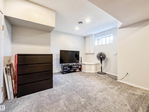 26 10909 106 Street, Edmonton, AB - Indoor