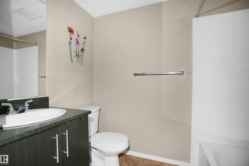 216 3315 James Mowatt Trail, Edmonton, AB - Indoor Photo Showing Bathroom