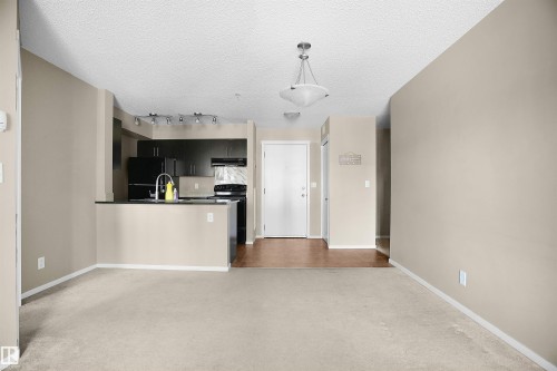 216 3315 James Mowatt Trail, Edmonton, AB - Indoor Photo Showing Kitchen