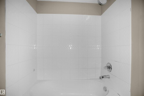 216 3315 James Mowatt Trail, Edmonton, AB - Indoor Photo Showing Bathroom