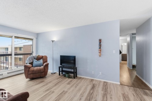 408 10511 19 Avenue, Edmonton, AB - Indoor Photo Showing Living Room