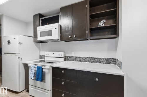 408 10511 19 Avenue, Edmonton, AB - Indoor Photo Showing Kitchen