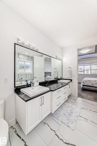 5518 30 Avenue, Beaumont, AB - Indoor Photo Showing Bathroom