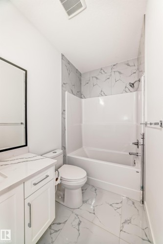 5518 30 Avenue, Beaumont, AB - Indoor Photo Showing Bathroom