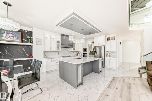 5518 30 Avenue, Beaumont, AB - Indoor Photo Showing Kitchen