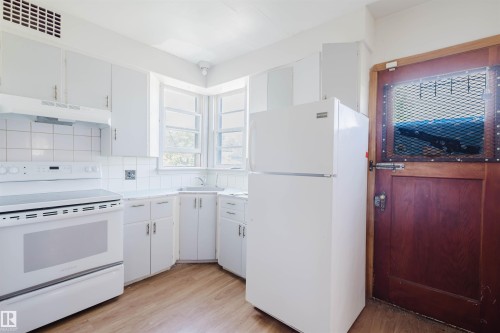 10827 111 Street, Edmonton, AB - Indoor Photo Showing Kitchen