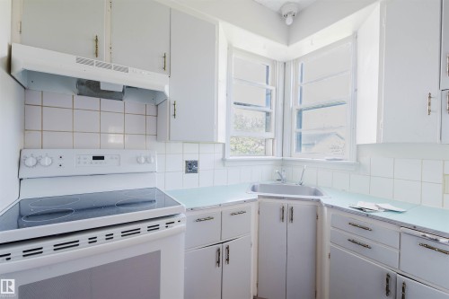 10827 111 Street, Edmonton, AB - Indoor Photo Showing Kitchen