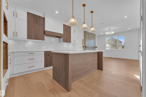 6 Westwyck Link, Spruce Grove, AB - Indoor Photo Showing Kitchen With Upgraded Kitchen