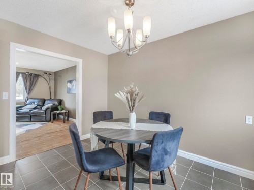4927 52 Avenue, Bon Accord, AB - Indoor Photo Showing Dining Room