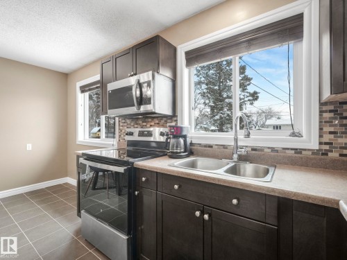 4927 52 Avenue, Bon Accord, AB - Indoor Photo Showing Kitchen With Double Sink