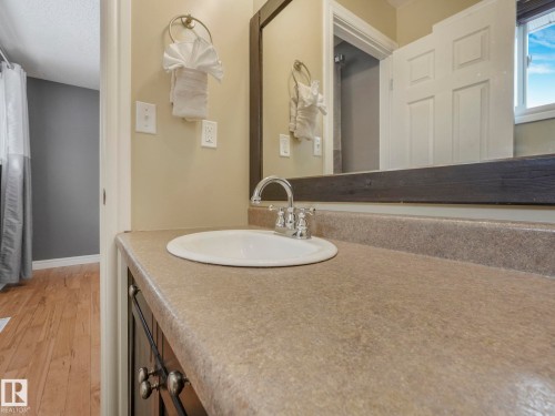 4927 52 Avenue, Bon Accord, AB - Indoor Photo Showing Bathroom