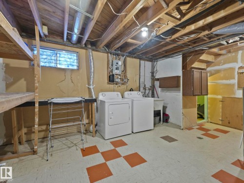 4927 52 Avenue, Bon Accord, AB - Indoor Photo Showing Laundry Room