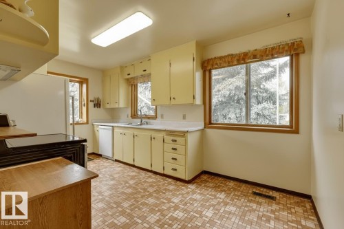 9725 143 Street, Edmonton, AB - Indoor Photo Showing Kitchen