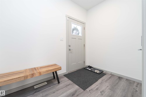 2330 Kelly Circle, Edmonton, AB - Indoor Photo Showing Other Room