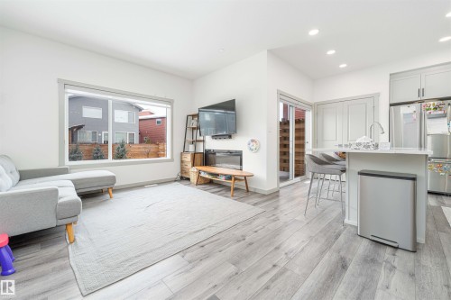 2330 Kelly Circle, Edmonton, AB - Indoor