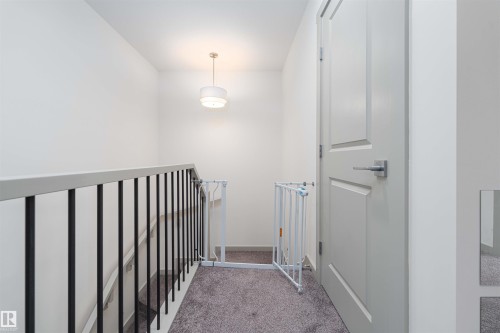 2330 Kelly Circle, Edmonton, AB - Indoor Photo Showing Other Room