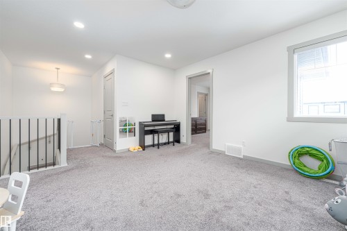 2330 Kelly Circle, Edmonton, AB - Indoor Photo Showing Other Room