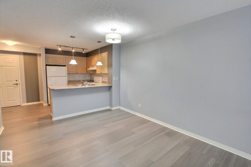 416 616 Mcallister Loop, Edmonton, AB - Indoor Photo Showing Kitchen