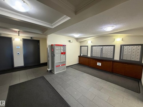 416 616 Mcallister Loop, Edmonton, AB - Indoor Photo Showing Other Room