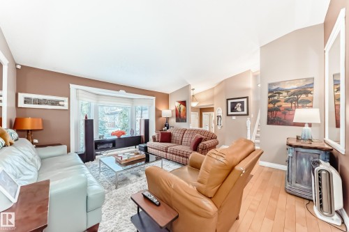 318 Dechene Road, Edmonton, AB - Indoor Photo Showing Living Room
