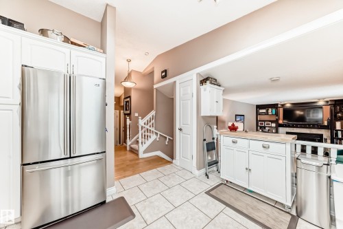 318 Dechene Road, Edmonton, AB - Indoor Photo Showing Kitchen