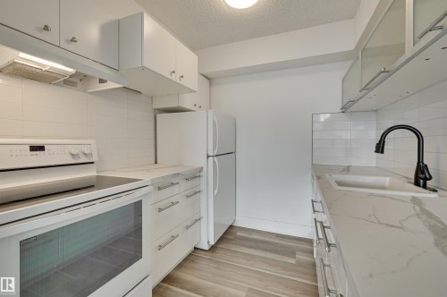 84 8735 165 Street, Edmonton, AB - Indoor Photo Showing Kitchen