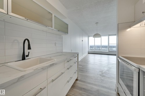 84 8735 165 Street, Edmonton, AB - Indoor Photo Showing Kitchen